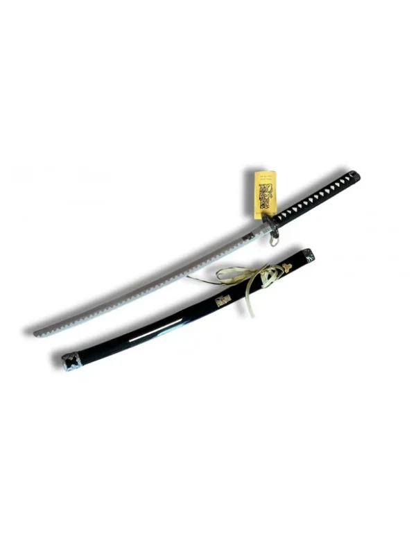 Katana en bois avec inscription kanji, poignée noire tressée et fourreau laqué orné.